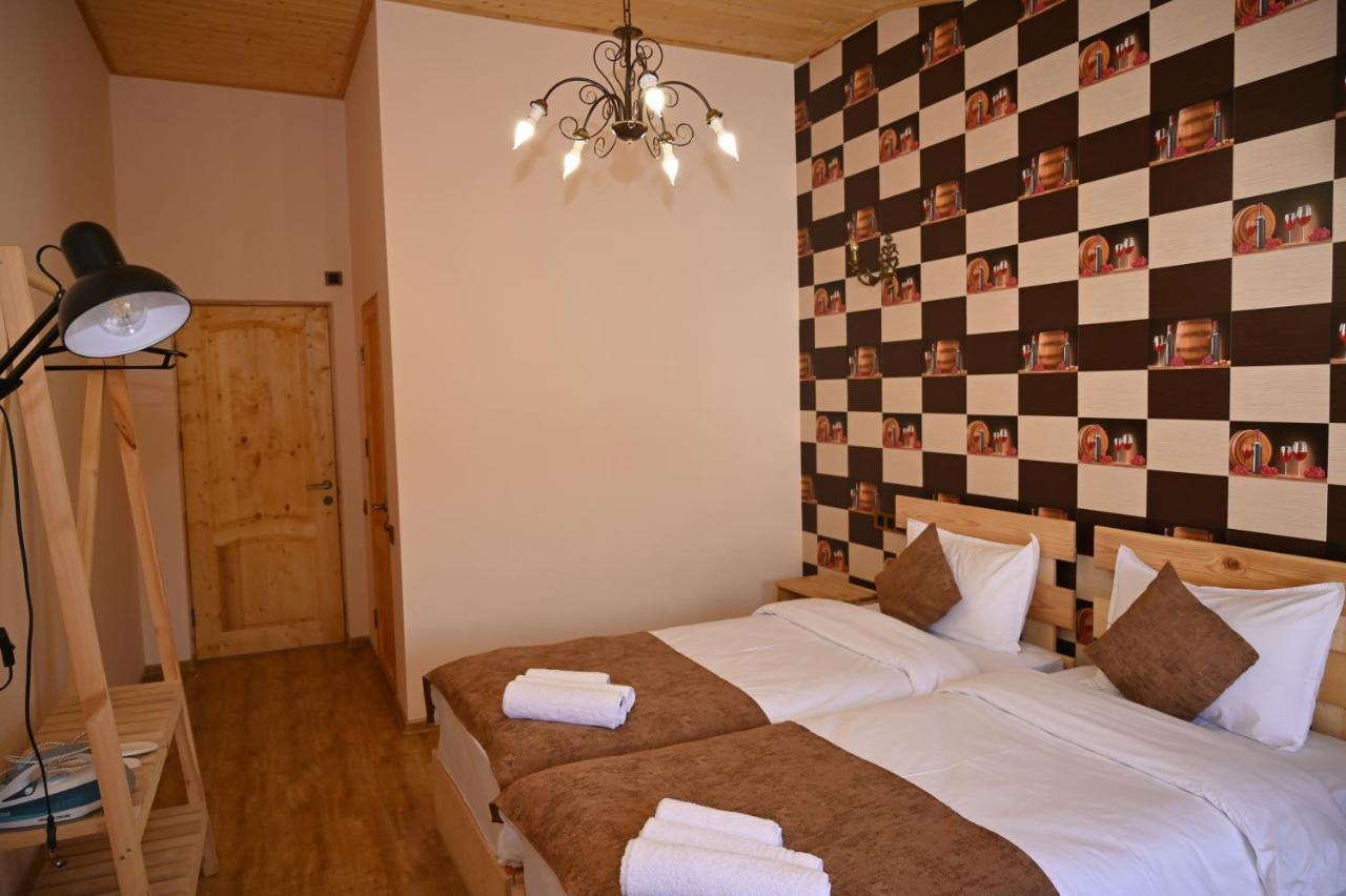 Berkri Gastro Yard & Guest House Yenokavan Extérieur photo