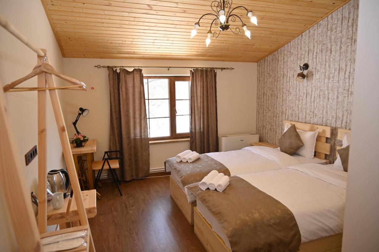 Berkri Gastro Yard & Guest House Yenokavan Extérieur photo