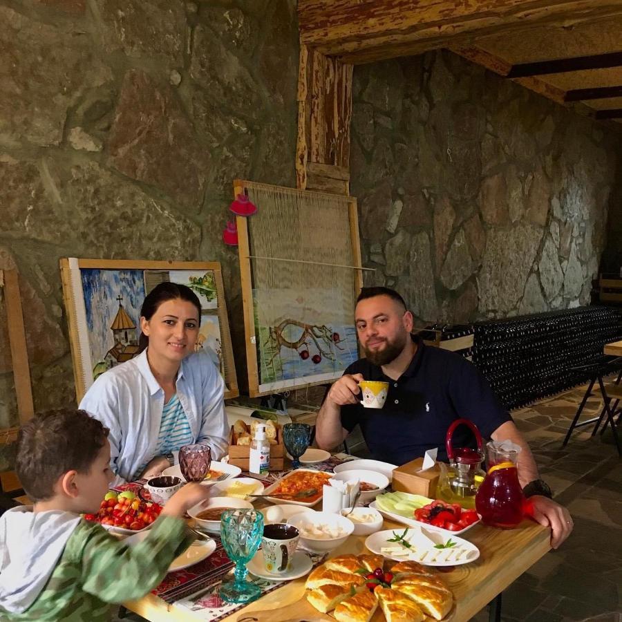 Berkri Gastro Yard & Guest House Yenokavan Extérieur photo