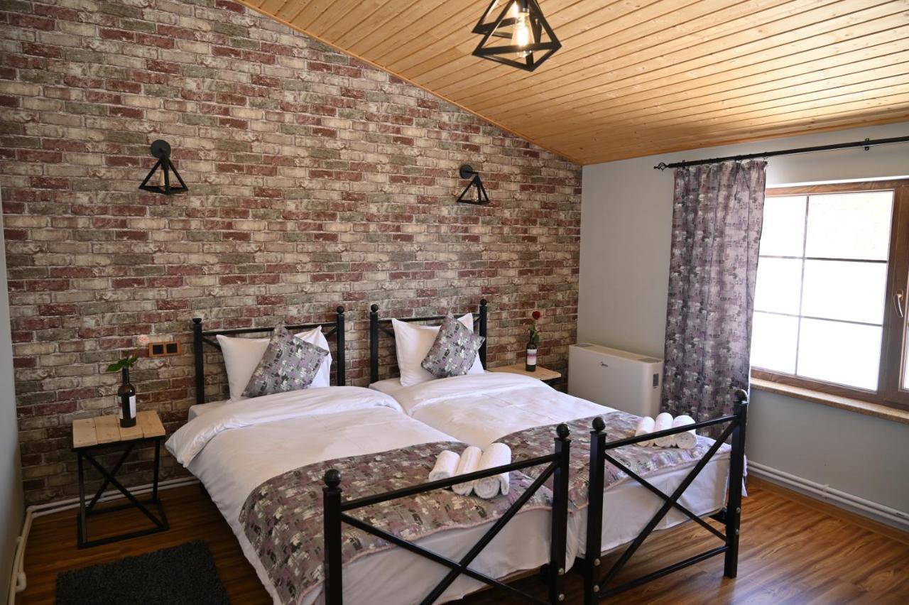 Berkri Gastro Yard & Guest House Yenokavan Extérieur photo
