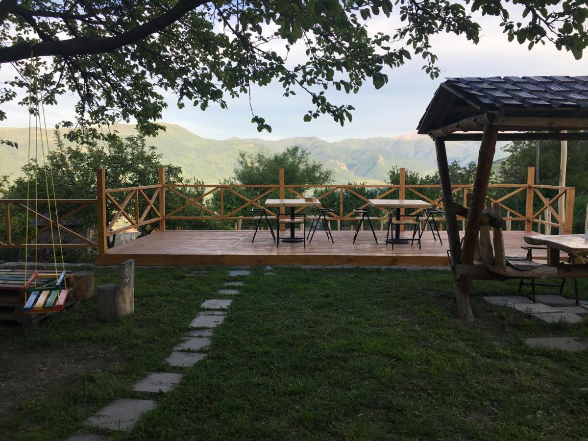 Berkri Gastro Yard & Guest House Yenokavan Extérieur photo