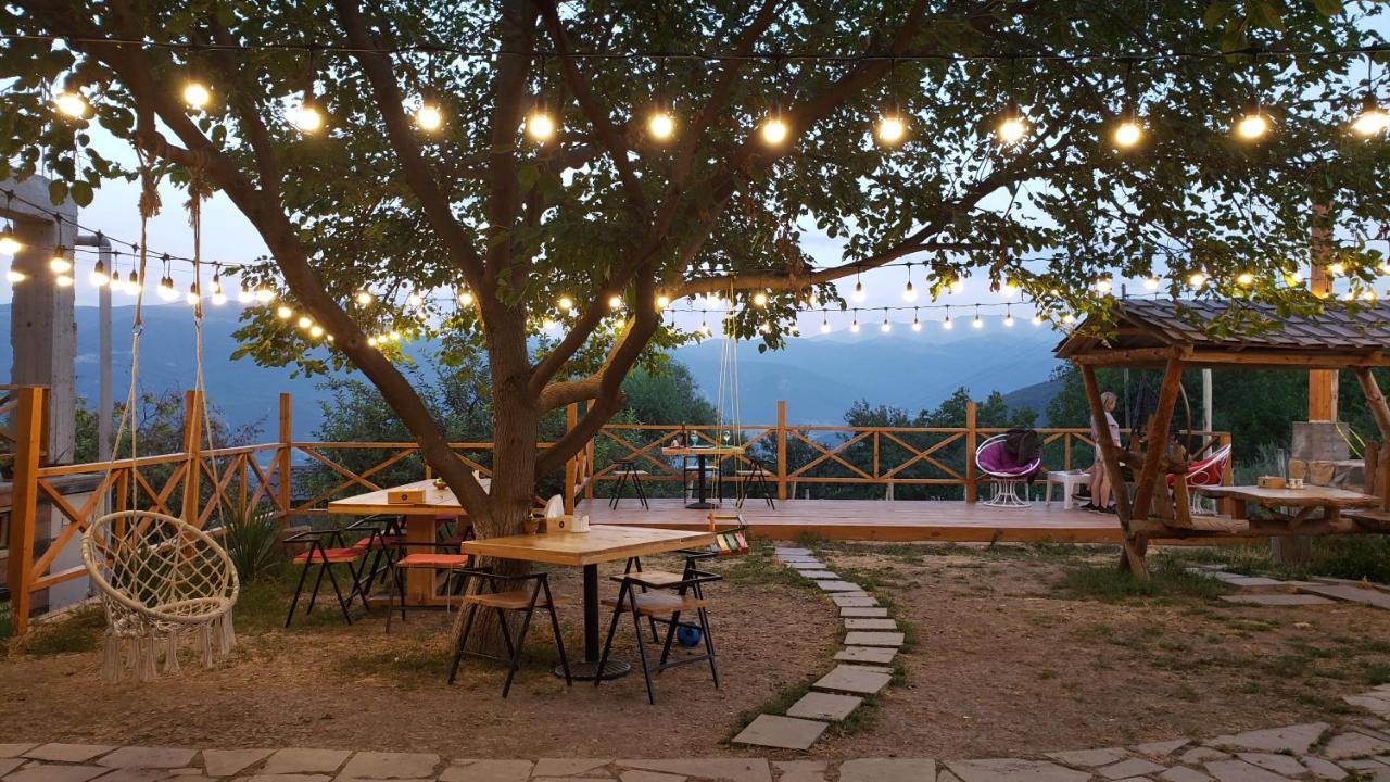 Berkri Gastro Yard & Guest House Yenokavan Extérieur photo