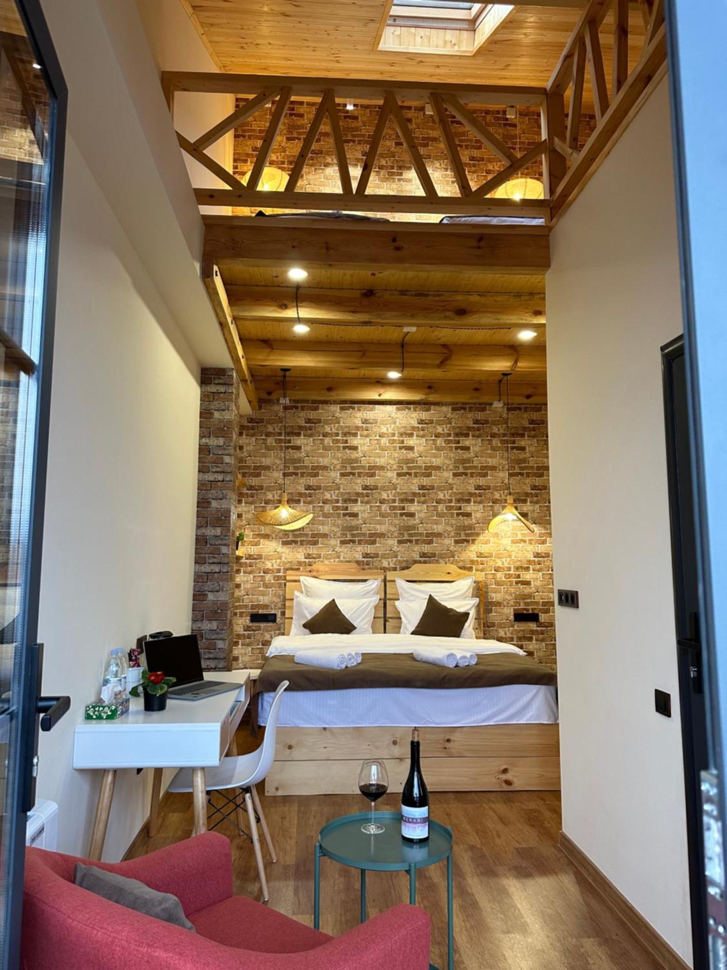 Berkri Gastro Yard & Guest House Yenokavan Extérieur photo